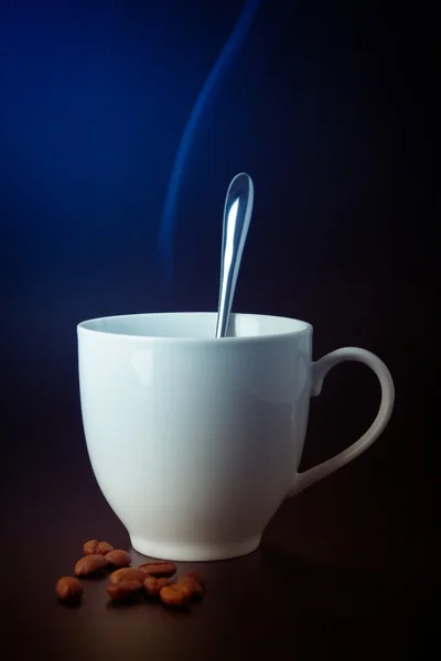 White cup with hot liquid and steam on black — Stock Photo, Image