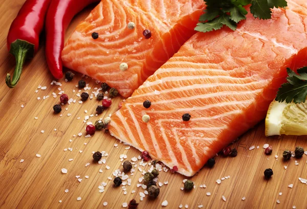 Salmon with lemon and pepper — Stock Photo, Image