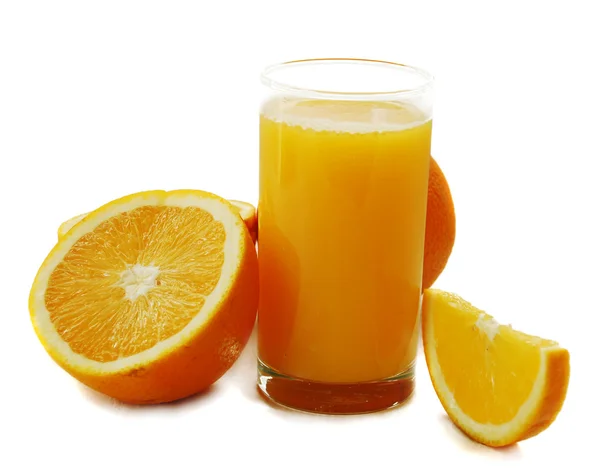 Glas appelsinsaft og appelsiner - Stock-foto