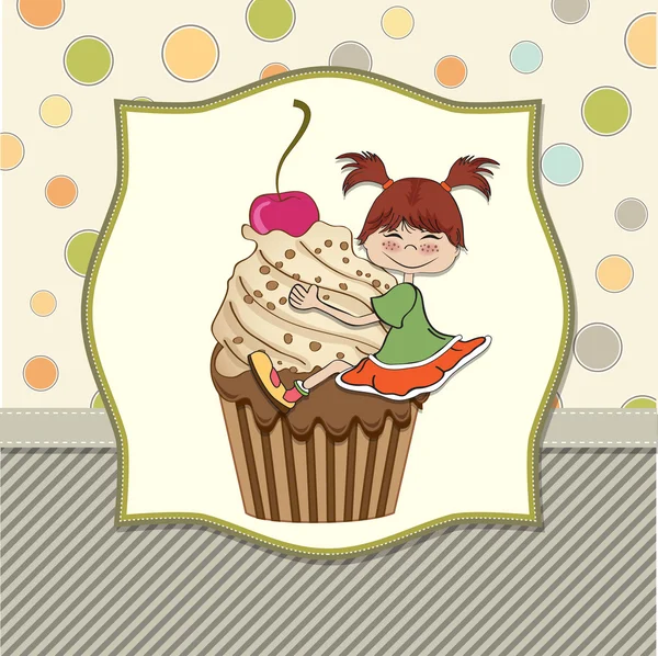 Cartão de aniversário com menina engraçada empoleirado no cupcake — Fotografia de Stock