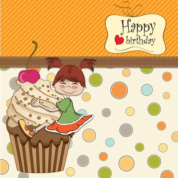 Поздравительная открытка с забавной девушкой, сидящей на кексе — стоковое фото