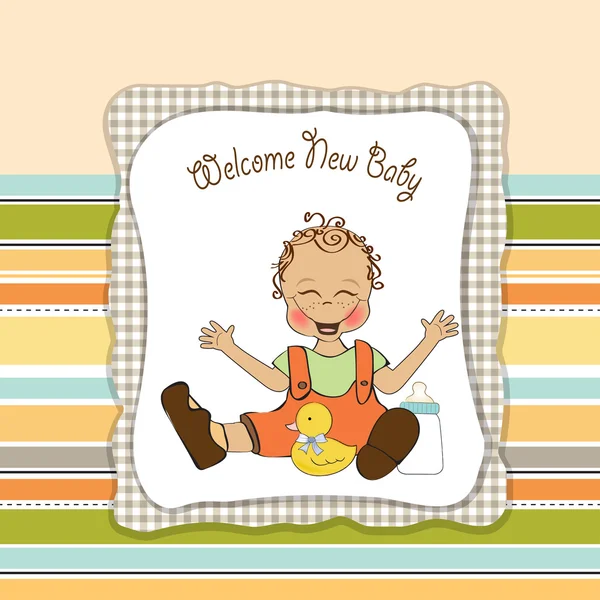 Bambino ragazzo che gioca con il suo giocattolo anatra, benvenuto baby card — Foto Stock