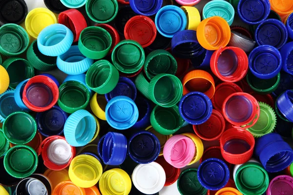 Цветные пластиковые колпачки — стоковое фото