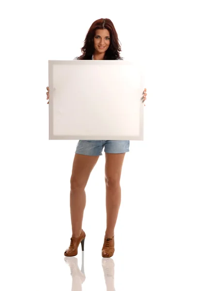 Sexy brunetka z biały billboard — Zdjęcie stockowe