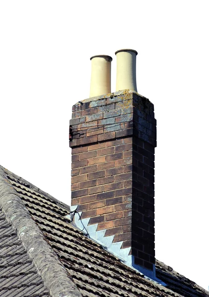 Schoorsteen op dak, geïsoleerd — Stockfoto