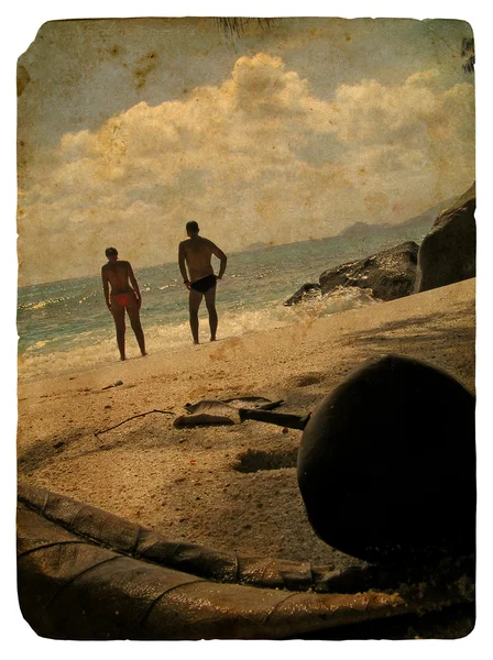 Familie op vakantie, Seychellen. oude ansichtkaart. — Stockfoto