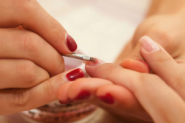 Kobieta robi manicure — Zdjęcie stockowe