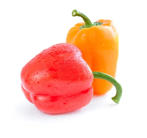 Pieprz pomarańczowy i czerwony na białym tle — Zdjęcie stockowe