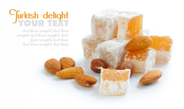 Turks fruit (lokum) met noten op witte achtergrond — Stockfoto