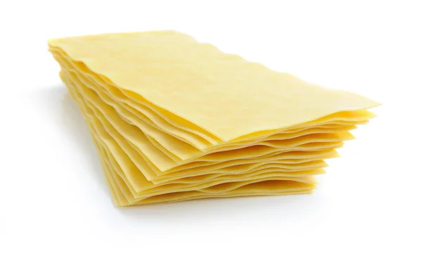 Pastas de lasaña sin cocer aisladas sobre fondo blanco —  Fotos de Stock