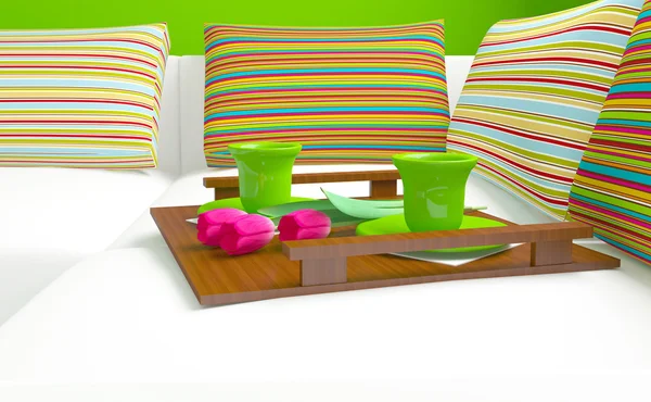 Πολύχρωμα μαξιλάρια και καφέ στον καναπέ. — Φωτογραφία Αρχείου
