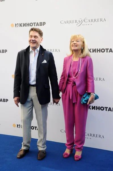 Acteur sergei makovetsky met zijn vrouw elena — Stockfoto