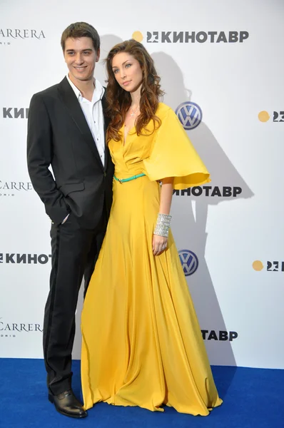 RÚSSIA, Sochi - 3 de junho: Jovens atores Daria Ekamasova e no parceiro — Fotografia de Stock