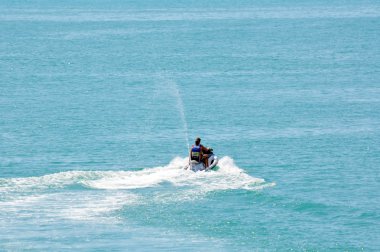 Deniz üzerinde jetski