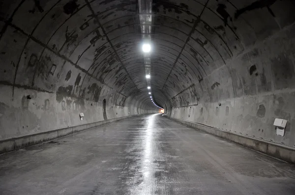 Бетонный туннель — стоковое фото