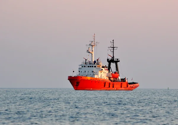 Fire tow in the sea — Stock Photo, Image