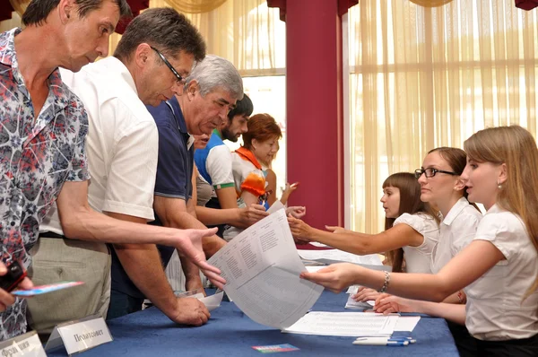 Voting in the preliminary elections (primaries) — Stock Photo, Image