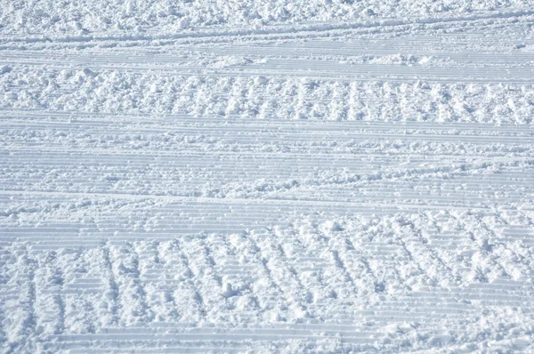 Sporen van een sneeuwscooter — Stockfoto