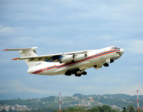 Il-76TD of the Russian Emergencies Ministry of Russia on the rise — Stock Photo, Image