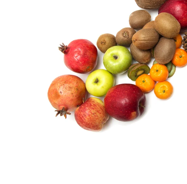Fruta fresca sobre un fondo blanco — Foto de Stock