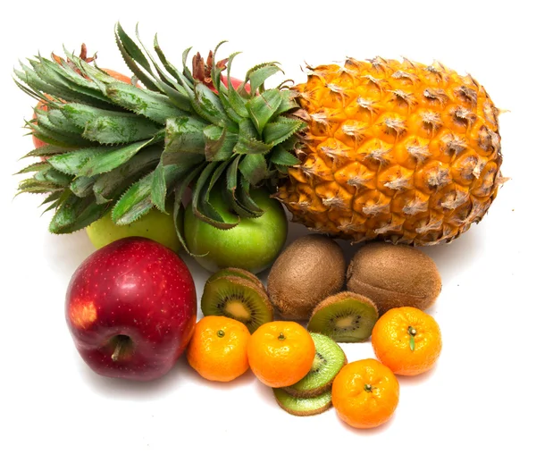 Frutta fresca su fondo bianco — Foto Stock