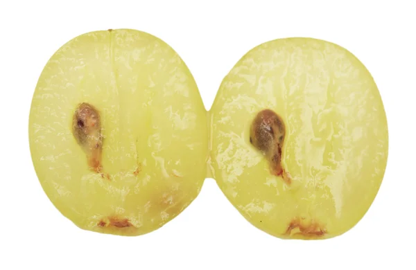 Průsvitný plátek zelené hroznové ovoce, makro izolovaných na bílém — Stock fotografie