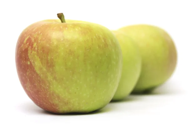 Linha de três maçãs — Fotografia de Stock
