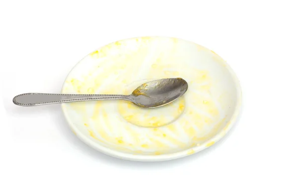 Пустое блюдо после еды, белый фон — стоковое фото