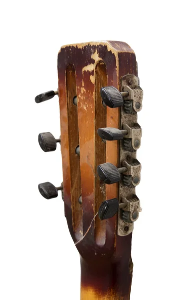 Старая гитара на белом фоне — стоковое фото
