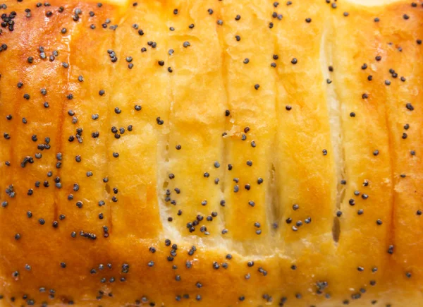Broodje met maanzaad als achtergrond — Stockfoto