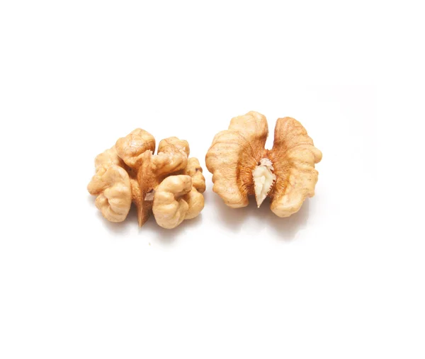 Раздавленные орехи на белом фоне — стоковое фото
