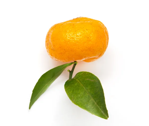 Ripe mandarin with green leaf isolated on white background — Stock Photo, Image