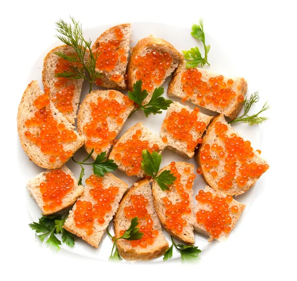 Roter Kaviar auf Brot mit Petersilie — Stockfoto