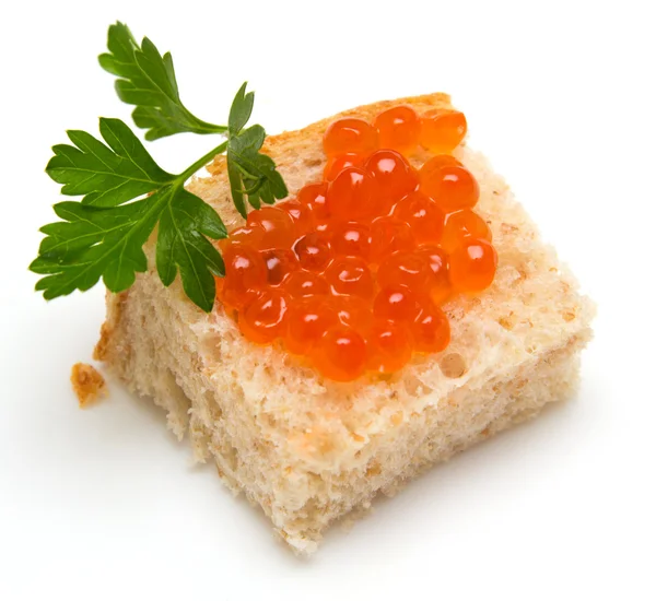 Caviale rosso su pane con prezzemolo — Foto Stock