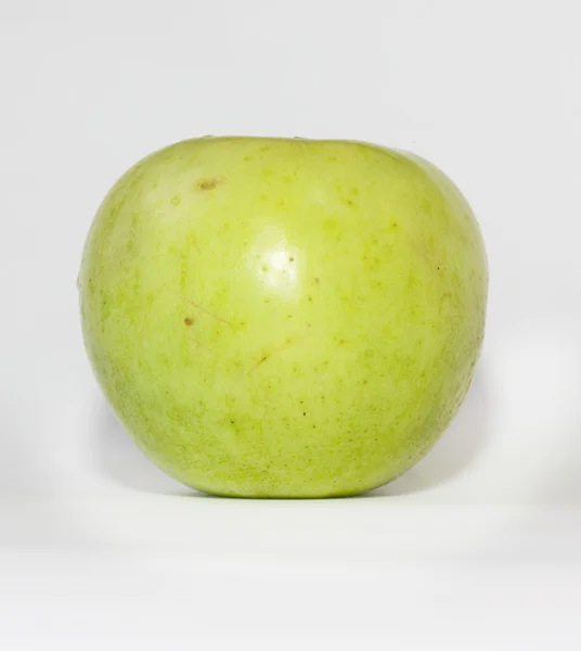 Grüner frischer Apfel — Stockfoto