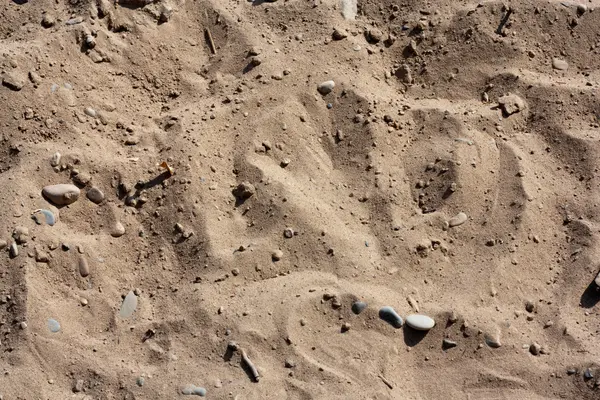 Sabbia con ciottoli sullo sfondo — Foto Stock