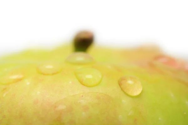 Droppar på äpple. Stäng — Stockfoto