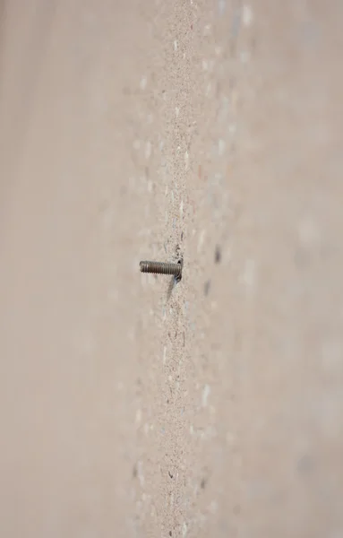 Parafuso na parede de concreto — Fotografia de Stock