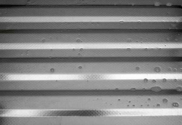 Superficie de metal con gotas de espuma —  Fotos de Stock