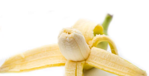Primer plano de plátano fresco sobre fondo blanco — Foto de Stock