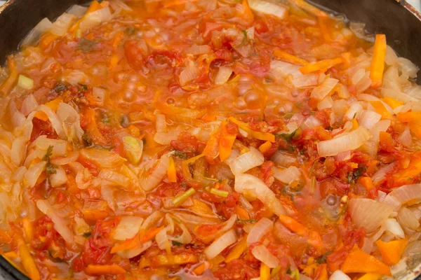 Pomidora i cebuli smażone. tło — Zdjęcie stockowe