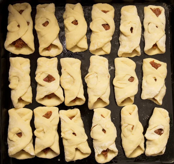 Bakken croissants met jam — Stockfoto