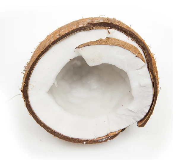 Le coco divisé sur fond blanc — Photo