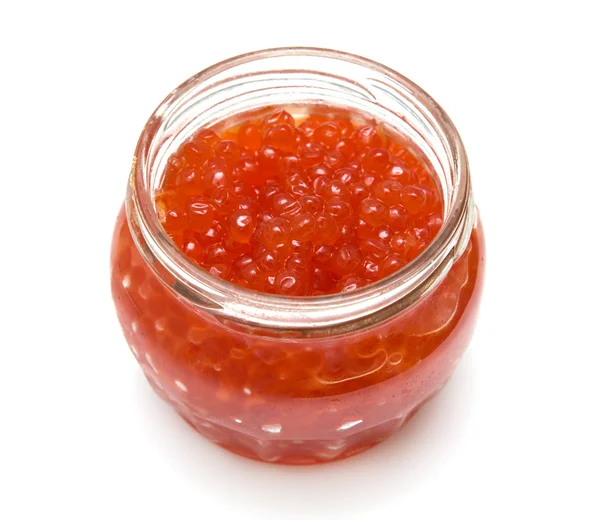 Caviar vermelho no banco em um fundo branco — Fotografia de Stock