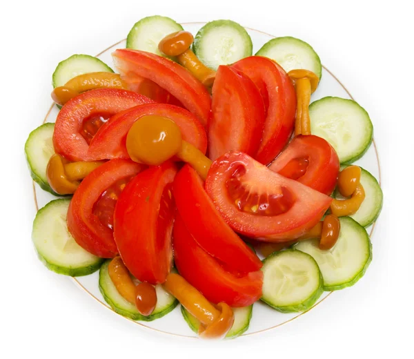 Una ensalada de tomates, champiñones y pepinos — Foto de Stock