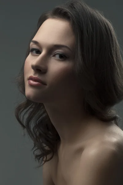 Krásná brunetka. módní portrét — Stock fotografie