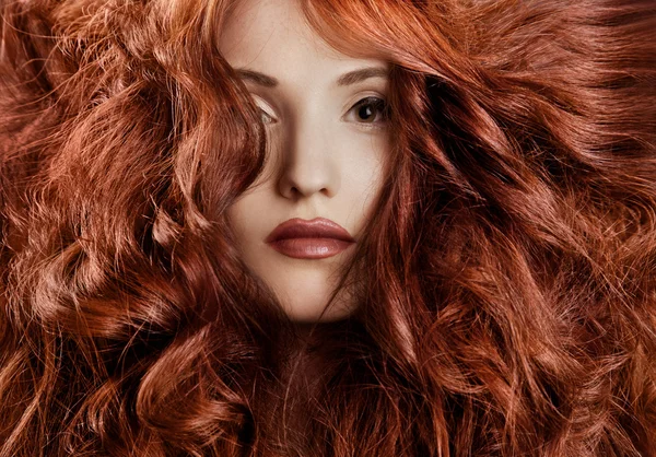 Gyönyörű redhair nő közeli portré — Stock Fotó