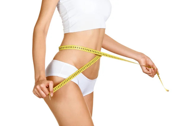 Mujer midiendo su cintura. Cuerpo delgado perfecto. Dieta — Foto de Stock