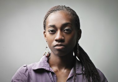 ciddi, Afrika ve genç bir kadın portresi