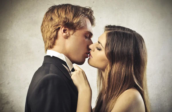 Elegancki pocałunek — Zdjęcie stockowe